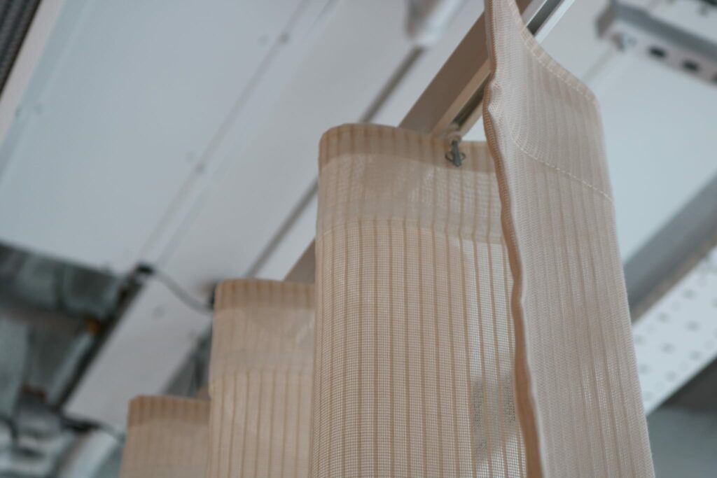 Wave curtain spacing