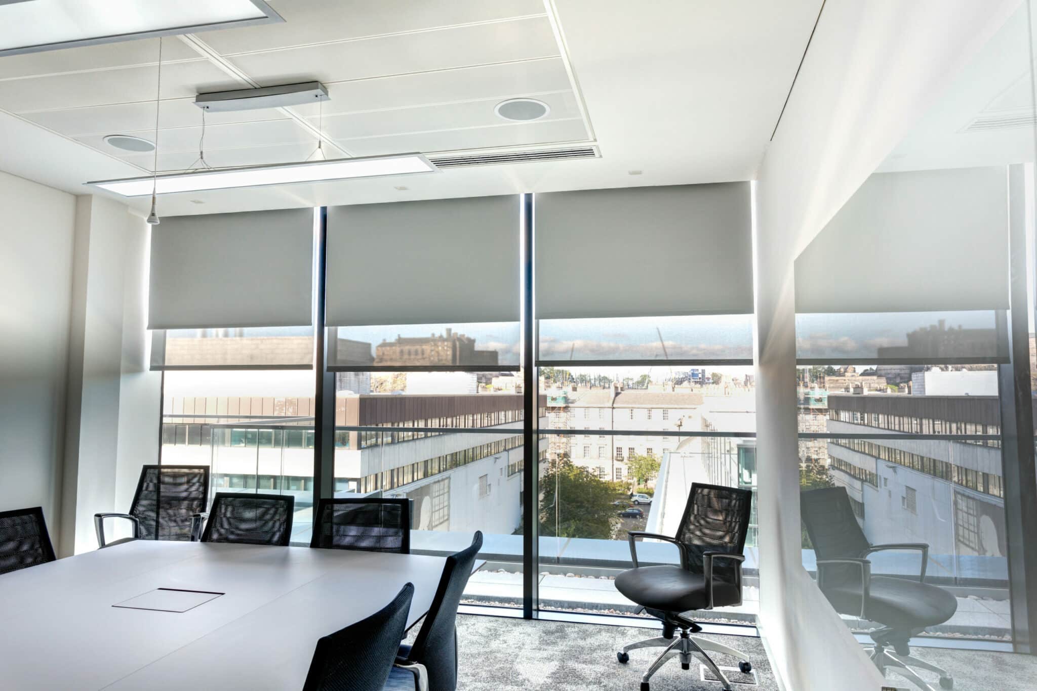Using automated blinds to prevent light pollution from commercial ...